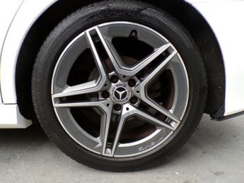 MERCEDES-BENZ A-CLASS 1.3 A 180 AMG LINE EXECUTIVE 4DR Automatic