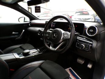 MERCEDES-BENZ A-CLASS 1.3 A 180 AMG LINE EXECUTIVE 4DR Automatic