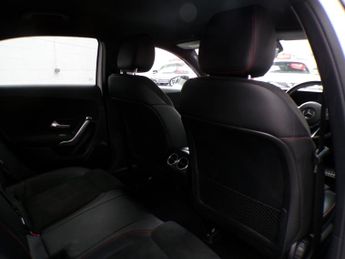 MERCEDES-BENZ A-CLASS 1.3 A 180 AMG LINE EXECUTIVE 4DR Automatic