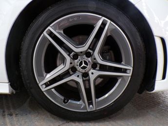 MERCEDES-BENZ A-CLASS 1.3 A 180 AMG LINE EXECUTIVE 4DR Automatic