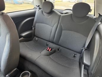 MINI HATCH 1.4 ONE 3DR Manual