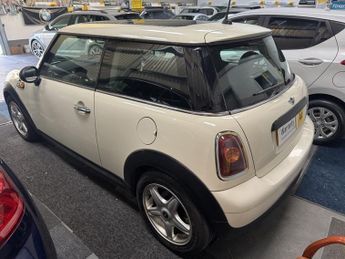 MINI HATCH 1.4 ONE 3DR Manual