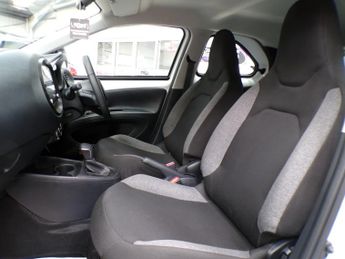 TOYOTA AYGO X 1.0 VVT-I PURE 5DR Automatic