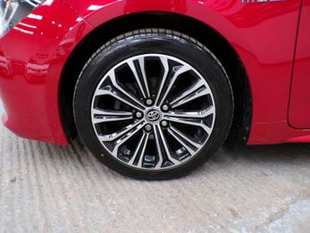 TOYOTA COROLLA 1.8 VVT-I DESIGN 5DR CVT