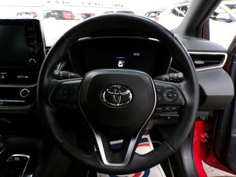 TOYOTA COROLLA 1.8 VVT-I DESIGN 5DR CVT