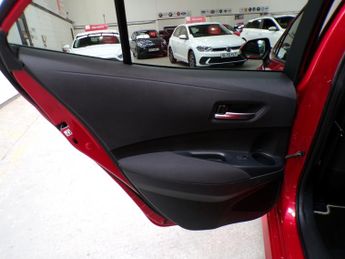 TOYOTA COROLLA 1.8 VVT-I DESIGN 5DR CVT