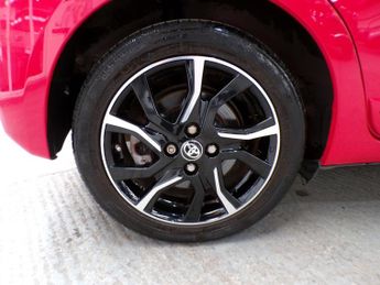 TOYOTA YARIS 1.5 VVT-I DESIGN 5DR CVT