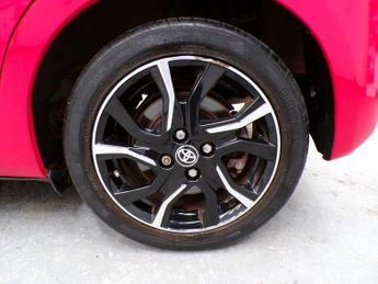 TOYOTA YARIS 1.5 VVT-I DESIGN 5DR CVT