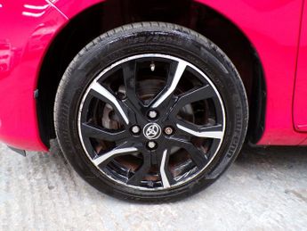 TOYOTA YARIS 1.5 VVT-I DESIGN 5DR CVT