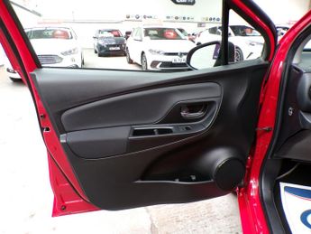 TOYOTA YARIS 1.5 VVT-I DESIGN 5DR CVT