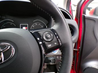 TOYOTA YARIS 1.5 VVT-I DESIGN 5DR CVT