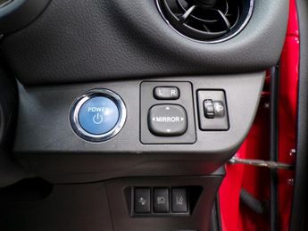 TOYOTA YARIS 1.5 VVT-I DESIGN 5DR CVT