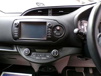 TOYOTA YARIS 1.5 VVT-I DESIGN 5DR CVT