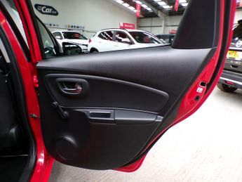 TOYOTA YARIS 1.5 VVT-I DESIGN 5DR CVT