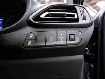 HYUNDAI I30 1.0 T-GDI SE CONNECT MHEV 5DR Automatic