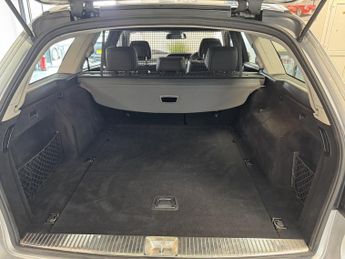 MERCEDES-BENZ E-CLASS 2.1 E220 CDI BLUEEFFICIENCY S/S AVANTGARDE 5DR Automatic