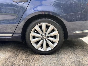 VOLKSWAGEN PASSAT 2.0 HIGHLINE TDI BLUEMOTION TECHNOLOGY DSG 5DR Semi Automatic