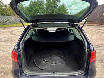 VOLKSWAGEN PASSAT 2.0 HIGHLINE TDI BLUEMOTION TECHNOLOGY DSG 5DR Semi Automatic