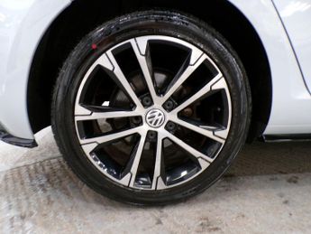 VOLKSWAGEN GOLF 2.0 R-LINE TDI BLUEMOTION TECHNOLOGY DSG 5DR Semi Automatic