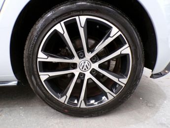 VOLKSWAGEN GOLF 2.0 R-LINE TDI BLUEMOTION TECHNOLOGY DSG 5DR Semi Automatic