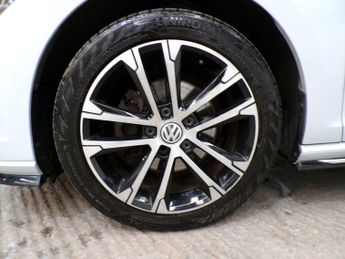 VOLKSWAGEN GOLF 2.0 R-LINE TDI BLUEMOTION TECHNOLOGY DSG 5DR Semi Automatic