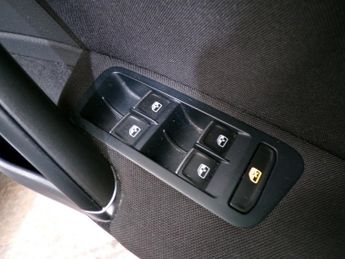 VOLKSWAGEN GOLF 2.0 R-LINE TDI BLUEMOTION TECHNOLOGY DSG 5DR Semi Automatic