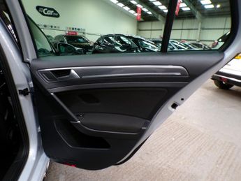 VOLKSWAGEN GOLF 2.0 R-LINE TDI BLUEMOTION TECHNOLOGY DSG 5DR Semi Automatic