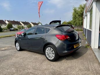 VAUXHALL ASTRA 1.4 EXCITE 5DR Manual