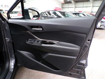 TOYOTA CHR 1.8 DYNAMIC 5DR CVT