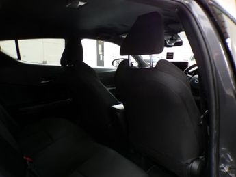 TOYOTA CHR 1.8 DYNAMIC 5DR CVT