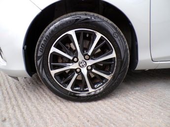 TOYOTA YARIS 1.5 VVT-I ICON TECH 5DR CVT