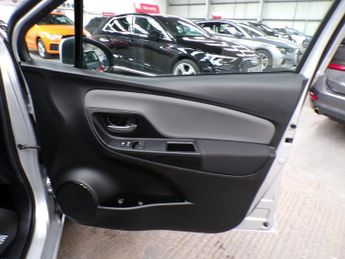 TOYOTA YARIS 1.5 VVT-I ICON TECH 5DR CVT