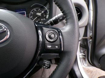 TOYOTA YARIS 1.5 VVT-I ICON TECH 5DR CVT