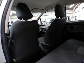 TOYOTA YARIS 1.5 VVT-I ICON TECH 5DR CVT