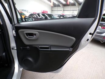 TOYOTA YARIS 1.5 VVT-I ICON TECH 5DR CVT