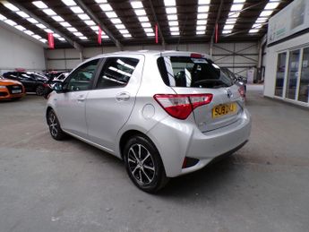 TOYOTA YARIS 1.5 VVT-I ICON TECH 5DR CVT