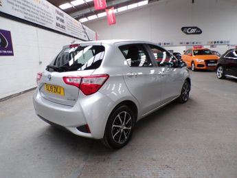 TOYOTA YARIS 1.5 VVT-I ICON TECH 5DR CVT