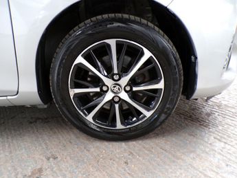 TOYOTA YARIS 1.5 VVT-I ICON TECH 5DR CVT