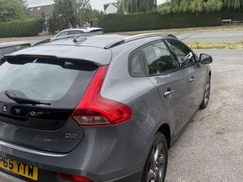 VOLVO V40 2.0 D2 CROSS COUNTRY LUX NAV 5DR Automatic