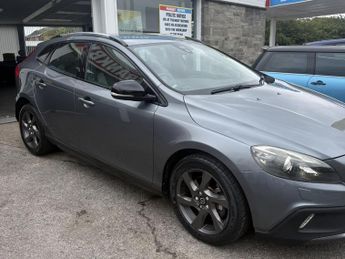 VOLVO V40 2.0 D2 CROSS COUNTRY LUX NAV 5DR Automatic