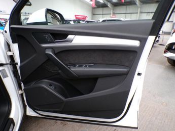 AUDI Q5 2.0 TDI QUATTRO S LINE 5DR Semi Automatic