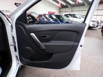 DACIA SANDERO STEPWAY 0.9 LAUREATE TCE 5DR Manual
