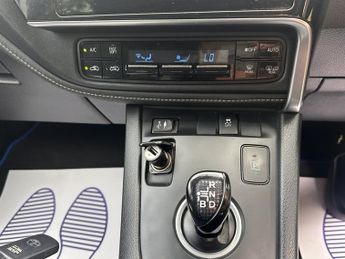 TOYOTA AURIS 1.8 VVT-I DESIGN 5DR CVT