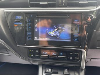 TOYOTA AURIS 1.8 VVT-I DESIGN 5DR CVT