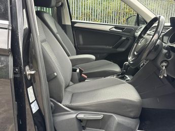 VOLKSWAGEN TIGUAN 2.0 SE NAVIGATION TDI BMT DSG 5DR Semi Automatic