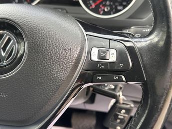 VOLKSWAGEN TIGUAN 2.0 SE NAVIGATION TDI BMT DSG 5DR Semi Automatic