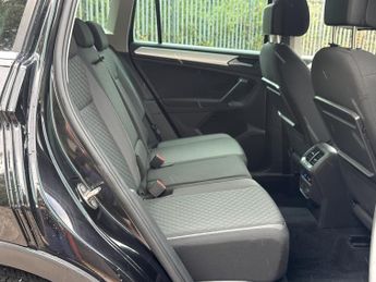 VOLKSWAGEN TIGUAN 2.0 SE NAVIGATION TDI BMT DSG 5DR Semi Automatic