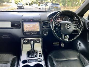 VOLKSWAGEN TOUAREG 3.0 V6 R-LINE TDI BLUEMOTION TECHNOLOGY 5DR Automatic