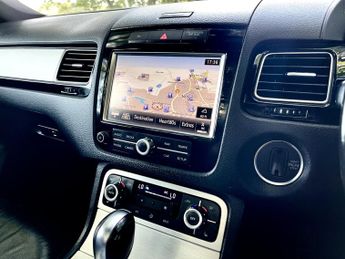 VOLKSWAGEN TOUAREG 3.0 V6 R-LINE TDI BLUEMOTION TECHNOLOGY 5DR Automatic