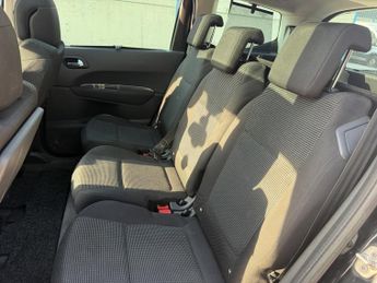 PEUGEOT 5008 1.6 HDI EXCLUSIVE 5DR Manual